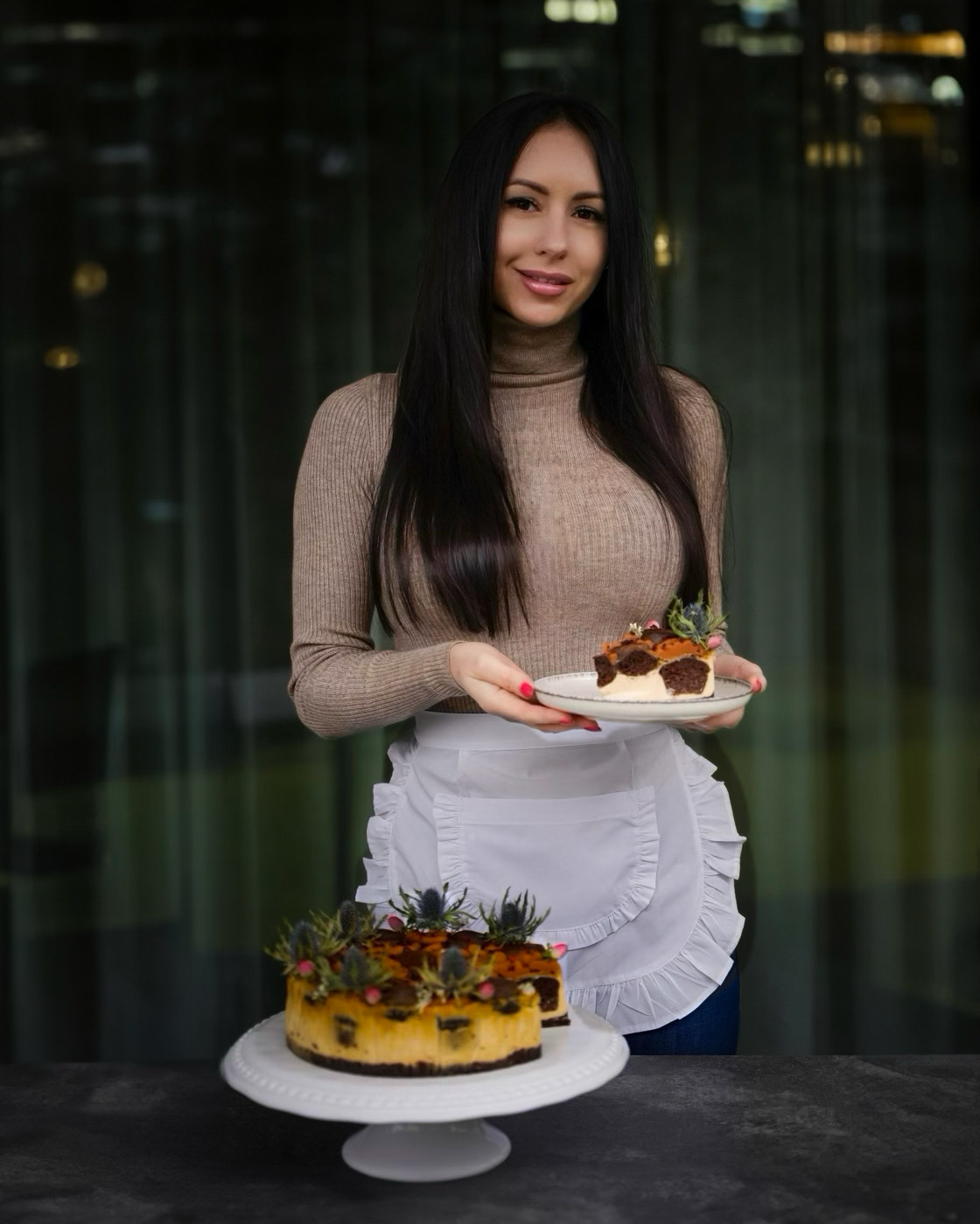 alesia presenting cake